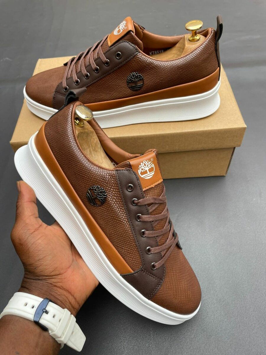Sneakers marron homme élégantes