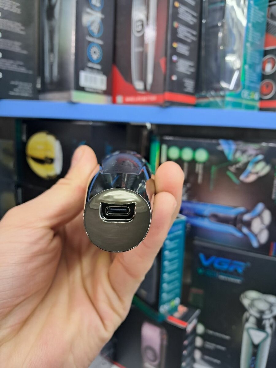 Тример для бороду внутри до 5м насадки есть