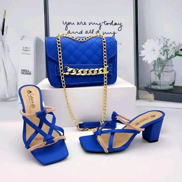 Sandales à talons hauts avec sac