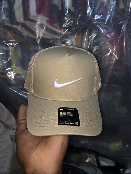 Casquette beige Nike unisexe