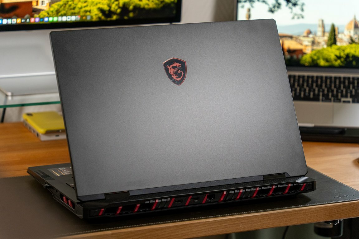 MSI RAIDER 18 HX AI A2XWJG