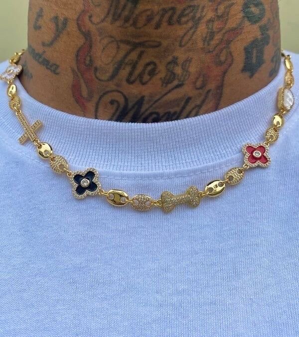 Collier en or avec fleurs de trèfle