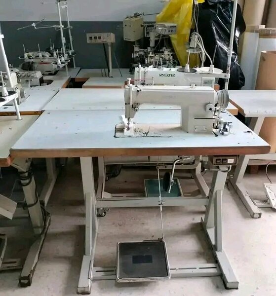 Machine à coudre industrielle