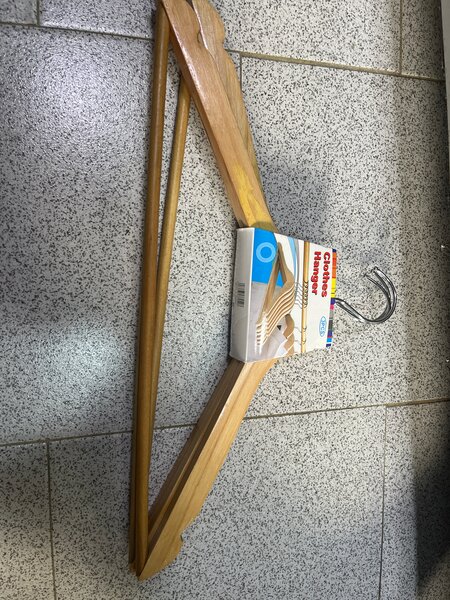 Cintres en bois robustes