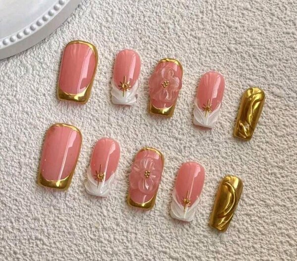 Press on nails dorés