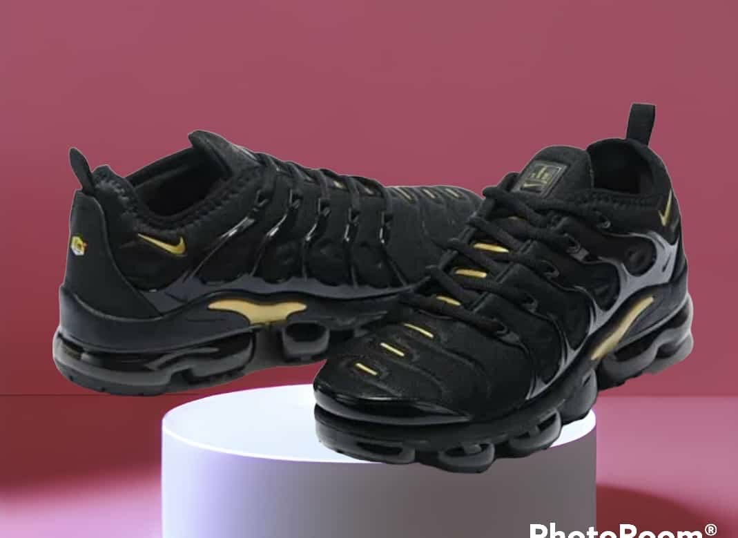 Baskets noires sport tendance