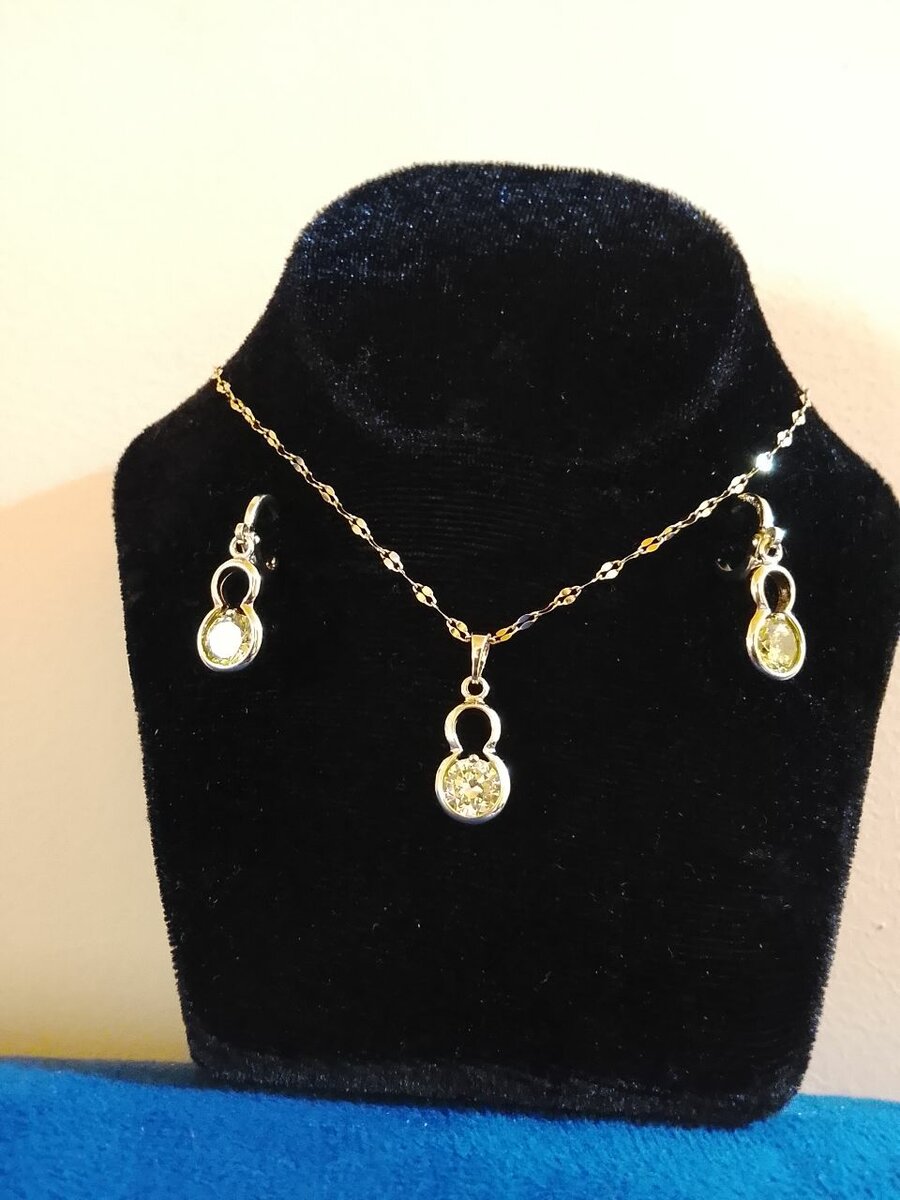 Parure Collier et Boucles d'Oreilles en Or