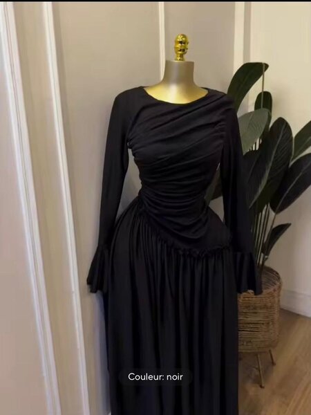 Robe longue élégante plissée