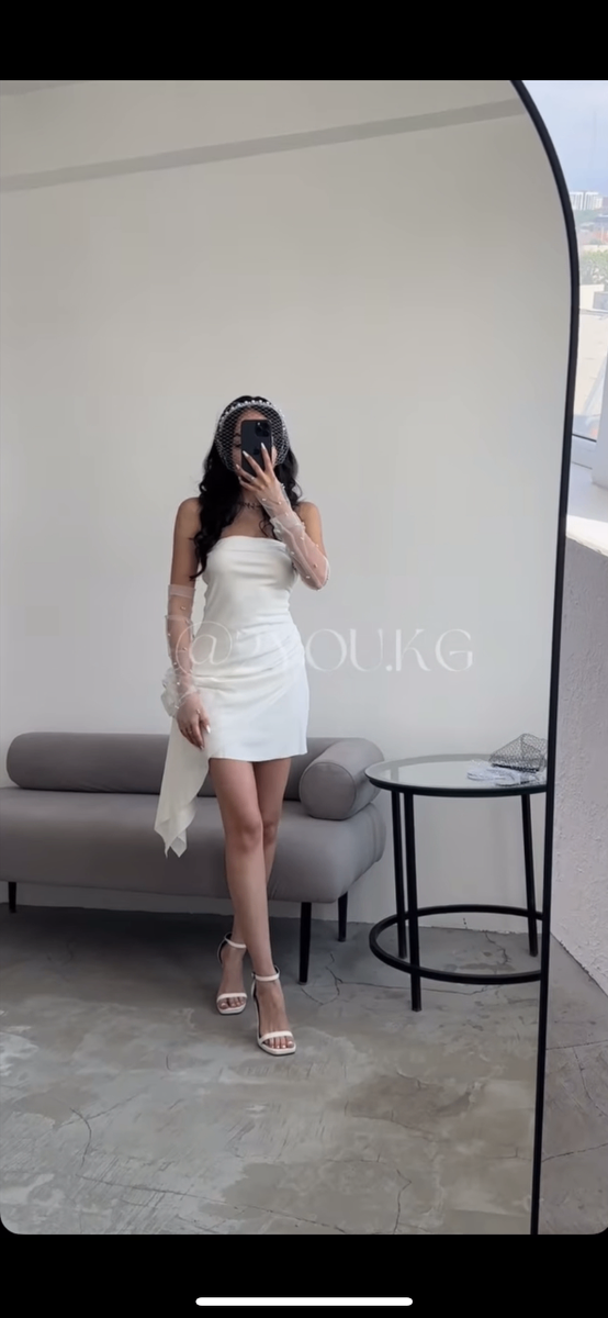 Платье с перчатками