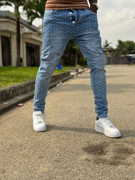 Jeans homme bleu clair motif zigzag