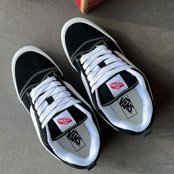 Vans Knu Skool dans carton