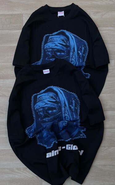 T-shirt graphique noir unisexe