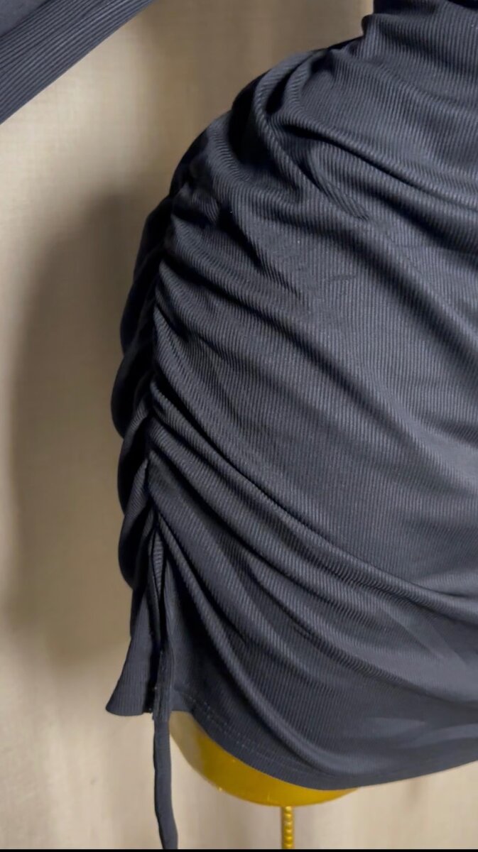 Robe moulante noire élégante