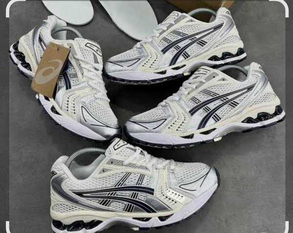 Chaussures de sport Asics blanches homme