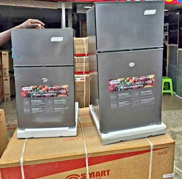 Mini réfrigérateur compact argent