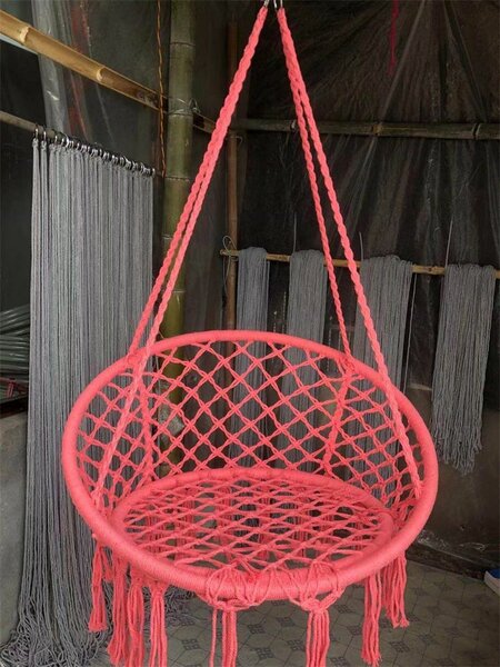 Chaise suspendue en macramé