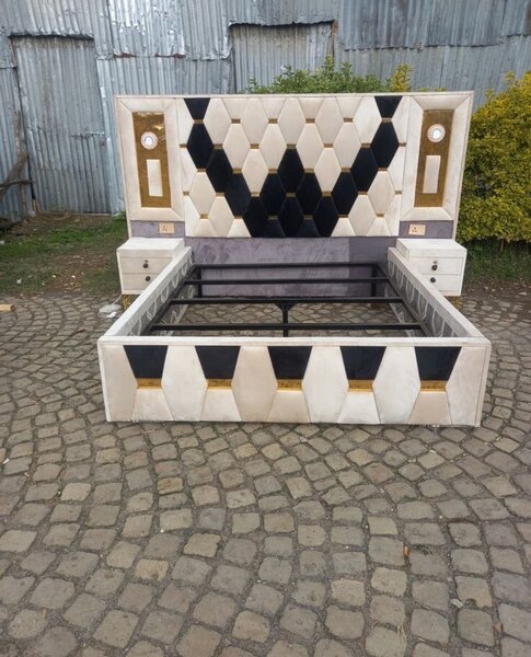 Lit double moderne avec rangement