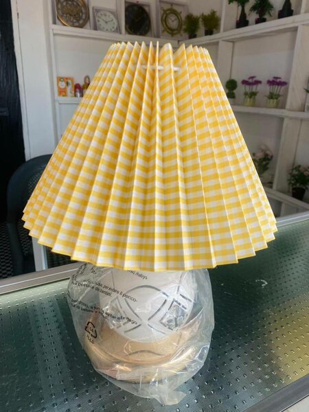 Decorative table lamp