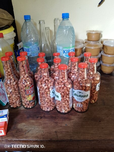 Cacahuètes Épicées en Bouteille