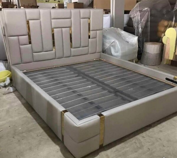 Lit design rembourré luxueux