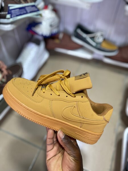 Baskets en cuir marron élégant