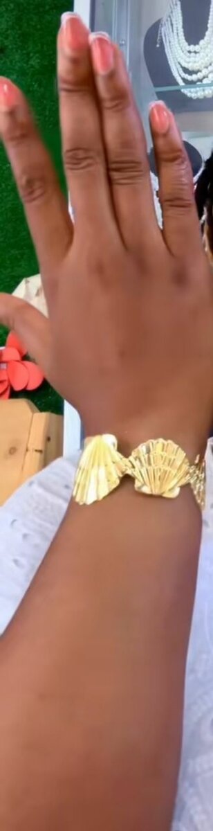 Bracelet manchette dorée élégante