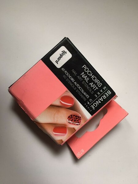 Pochoirs ongles nail art