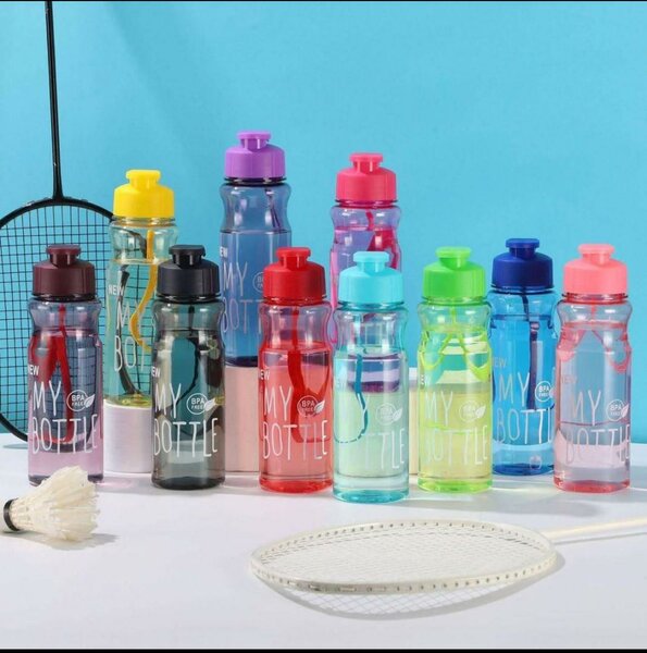 Bouteille d'eau colorée sportive