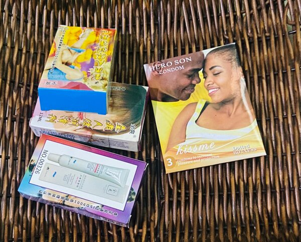 3 préservatifs + 3 lubrifiants