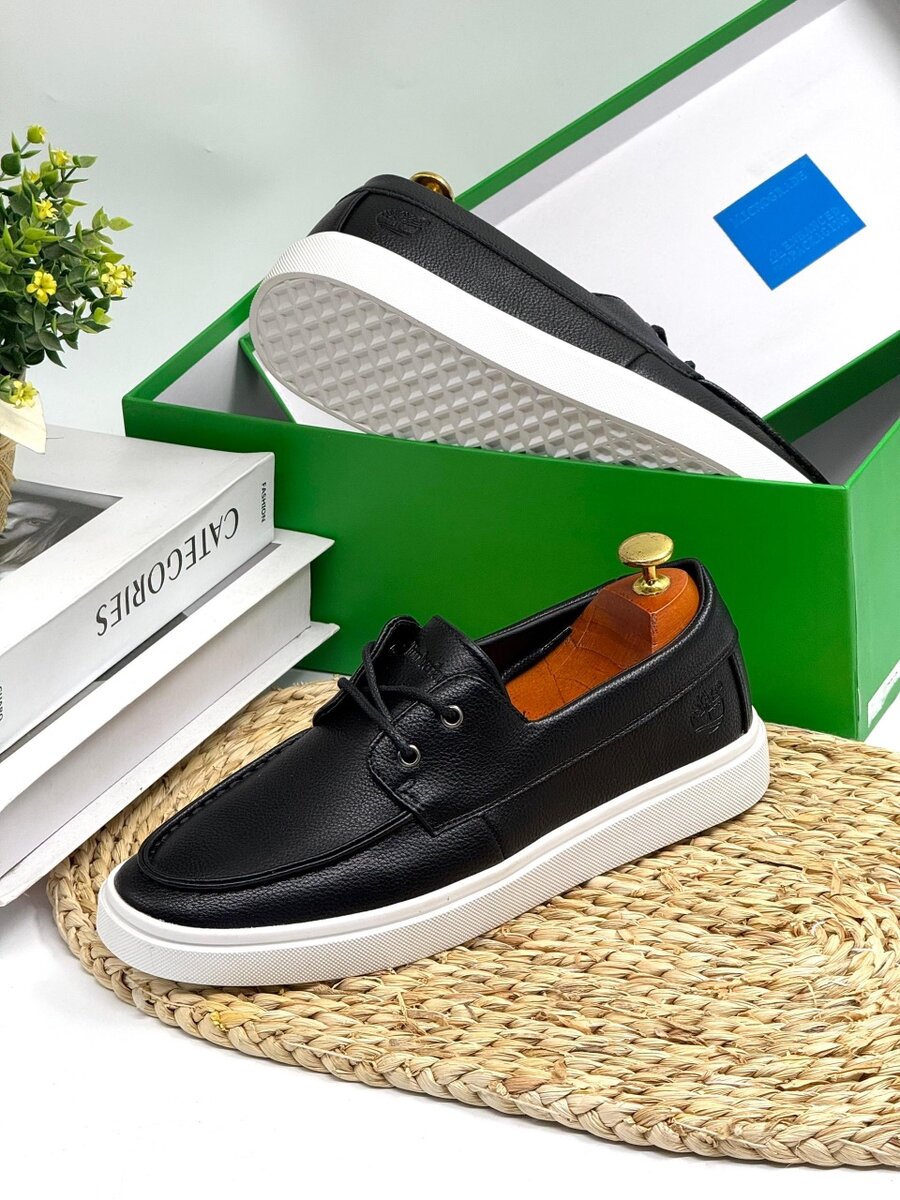 TIMBERLAND BLACK AND WHITE