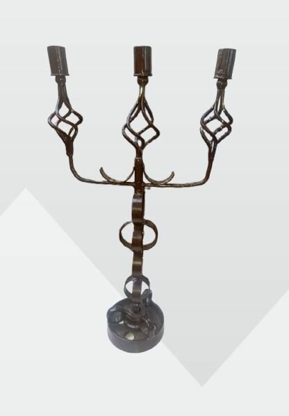 Chandelier en fer forgé élégant