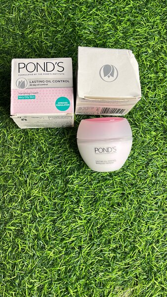 Pond's Lasting Oil Control Moisturising Cream