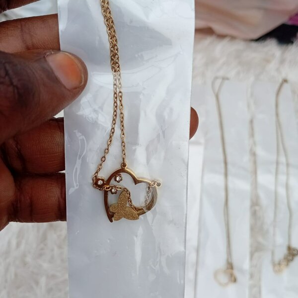 Collier Cœur Doré Élégant