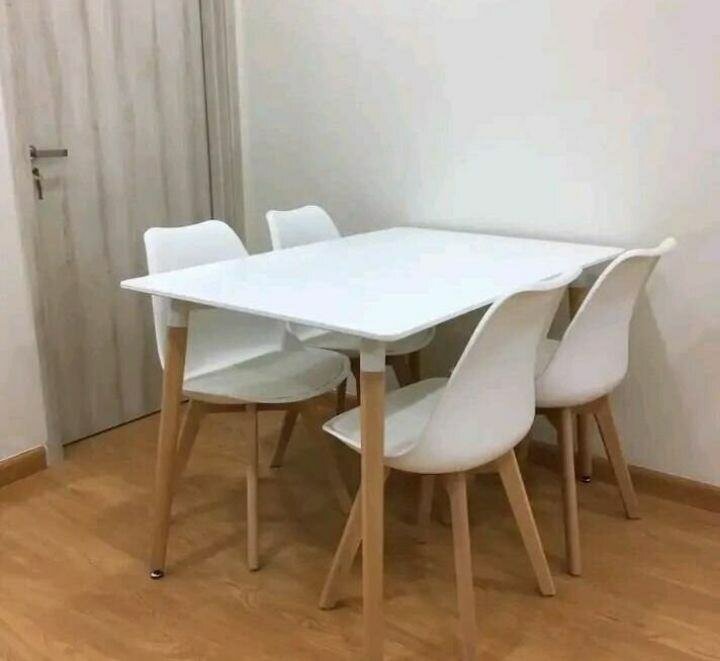 Table à manger moderne en bois et blanc
