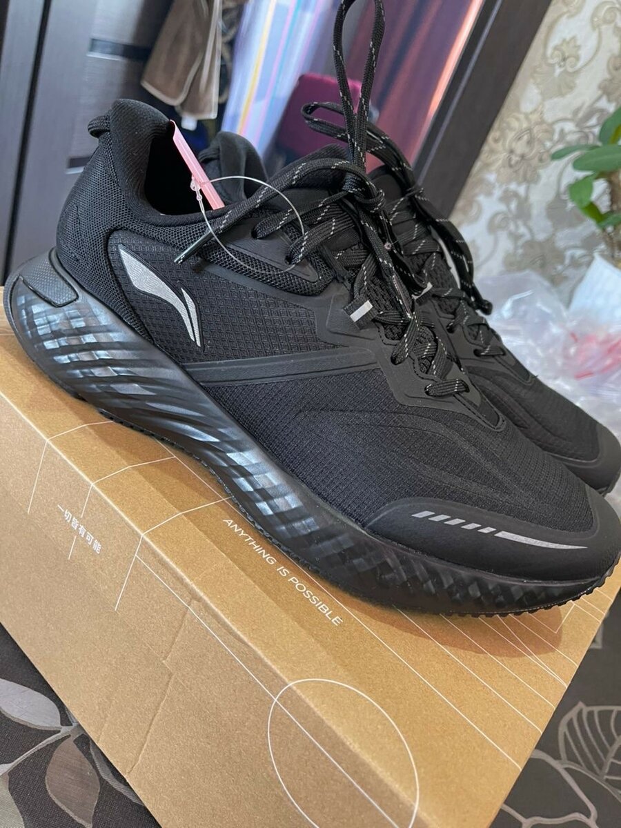 Продаю новые кроссовки от Lining (оригинал)