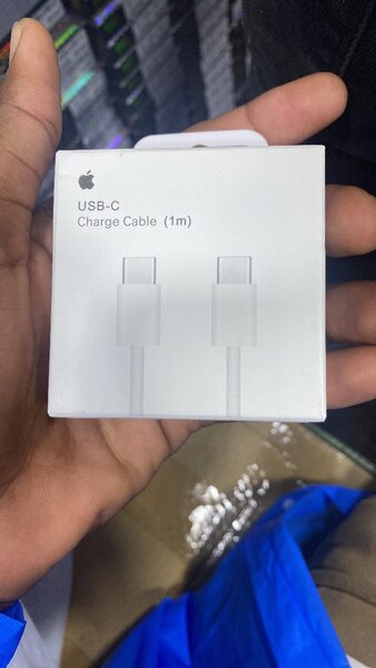 Câble iPhone 15 et iPhone 16