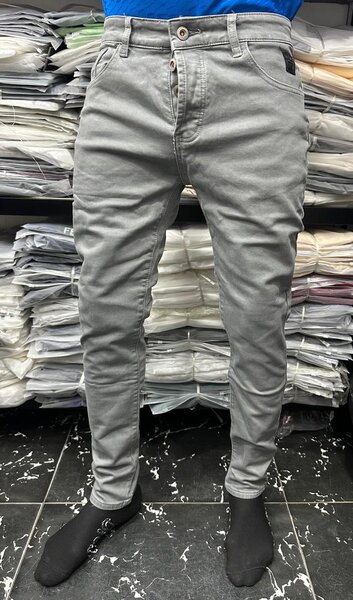 Chino gris pour homme