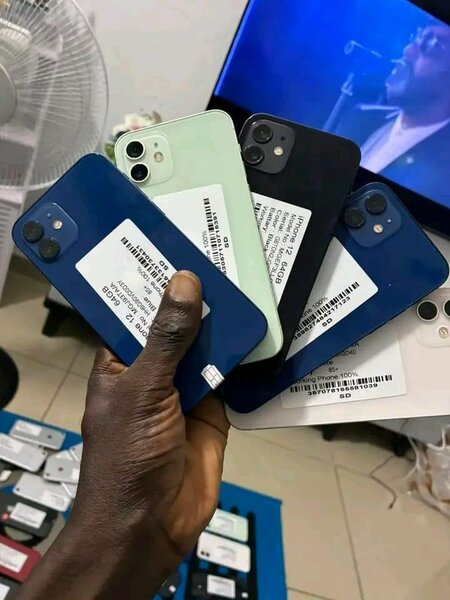 iPhone 12 casi neuf d'occasion