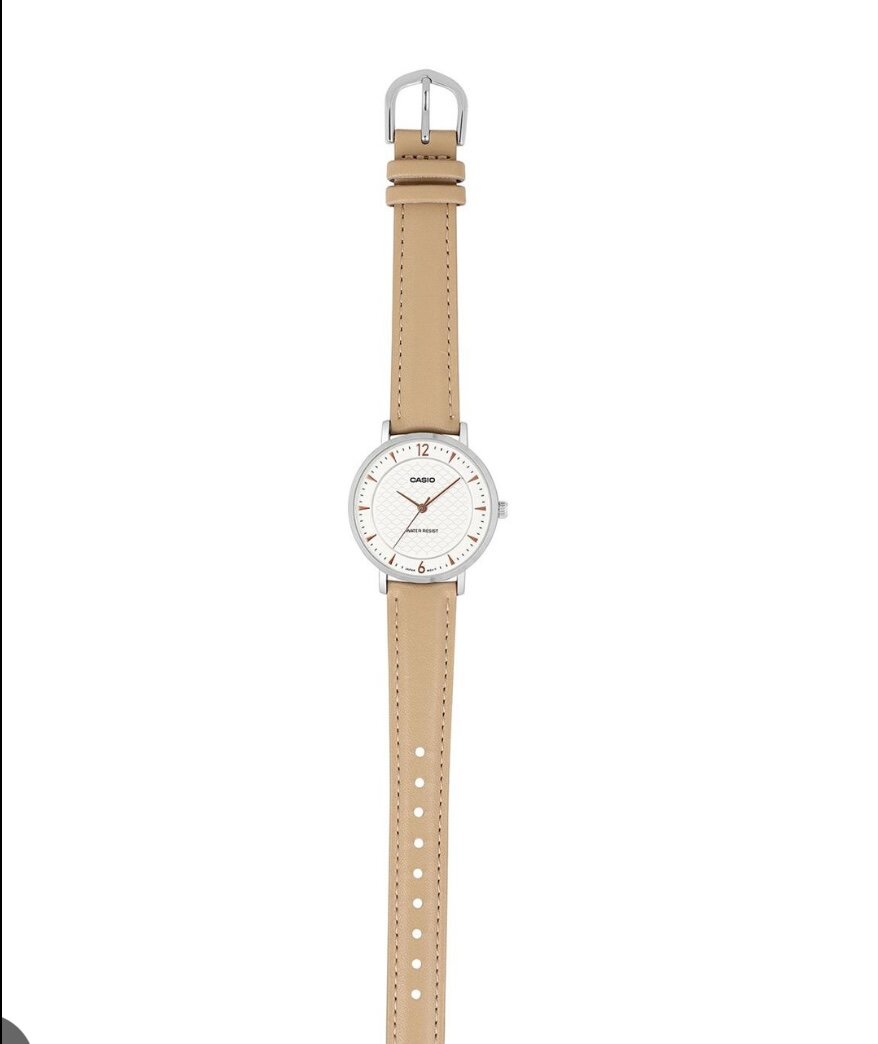 Montre élégante en cuir beige