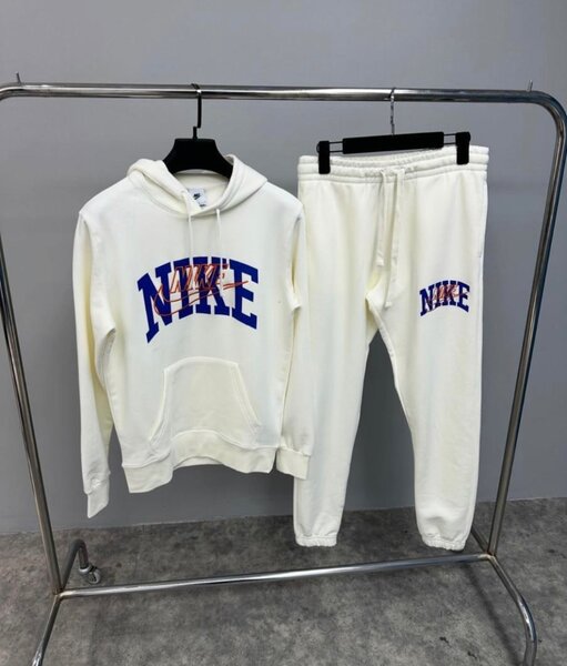 Survêtement Nike homme moderne
