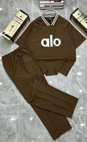 Tenue confortable Alo marron