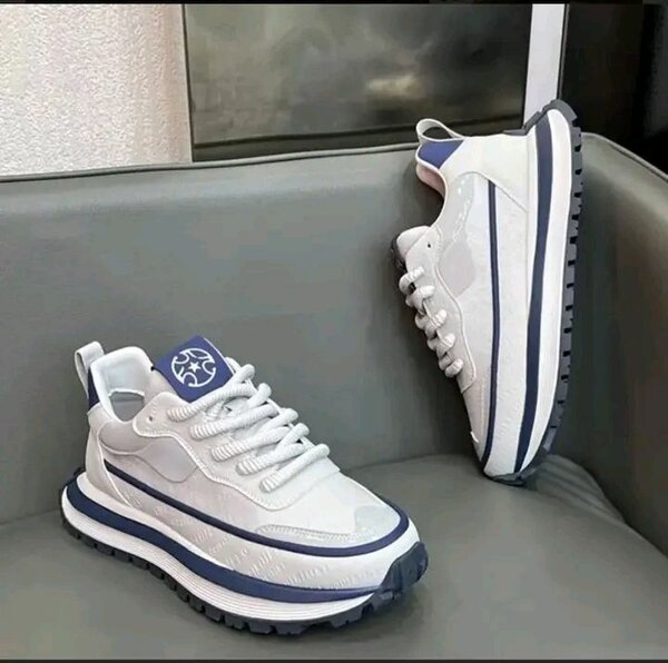 Chaussures de sport blanches avec semelle épaisse