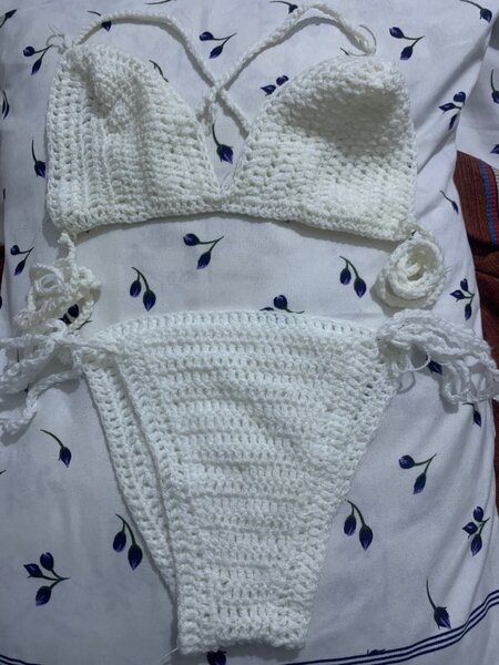 Bikini crochet blanc élégant