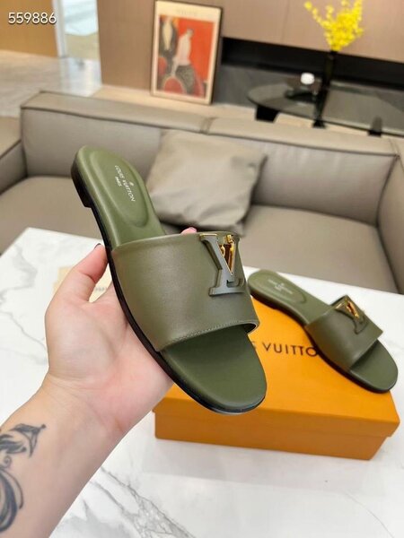 Sandales en cuir vert élégantes