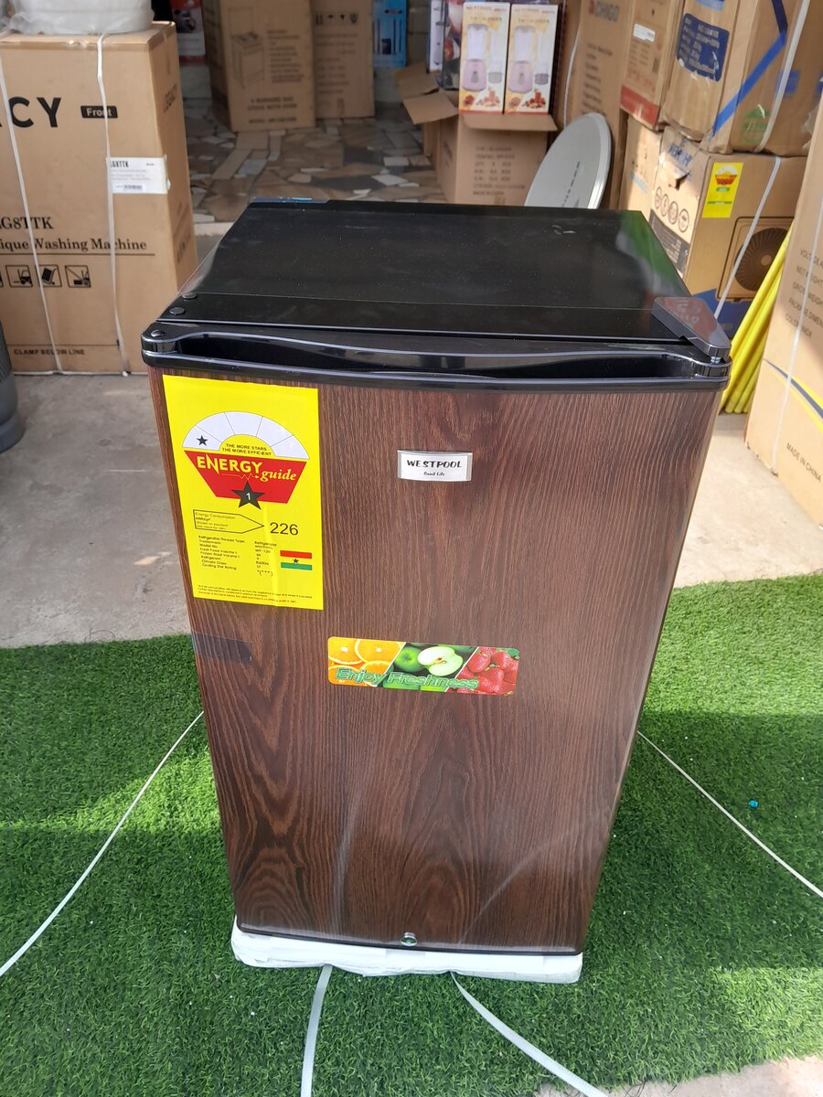 WESTPOOL TABLE TOP SINGLE DOOR FRIDGE 80 LITRES