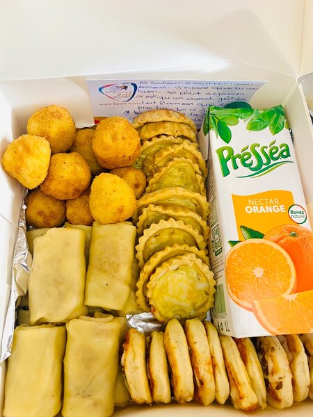 Box sucrée et salée avec jus