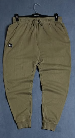 Under amour sweat pants size : waist ML / length 40