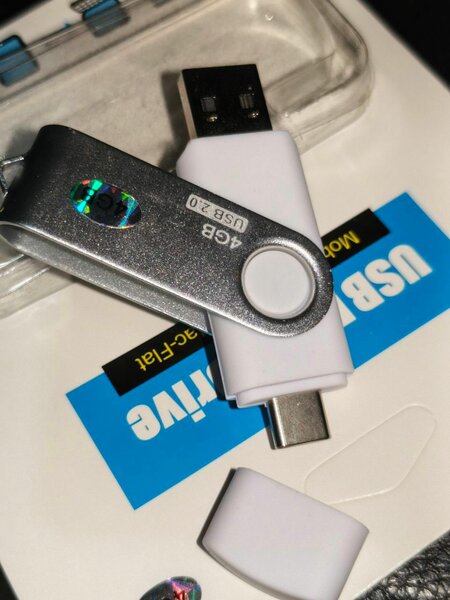 4 GB - CLÉ USB Modèle 2 en 1