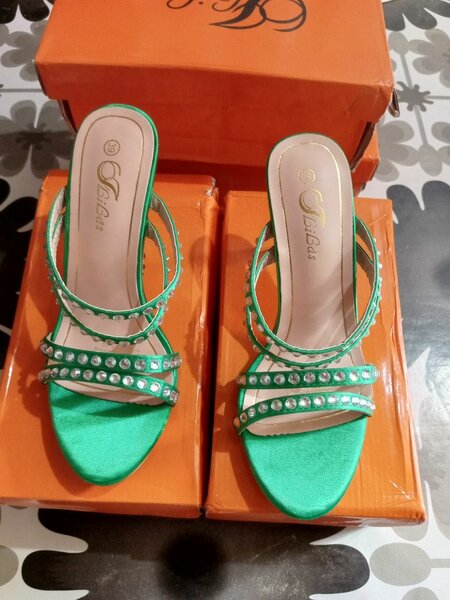 Mules vertes strass élégantes