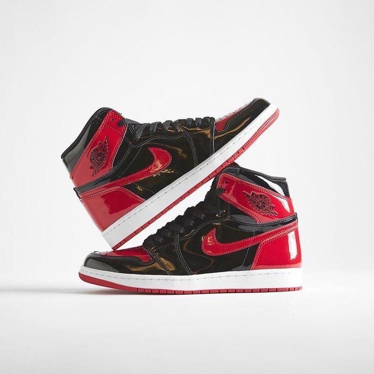 Baskets montantes noires et rouges